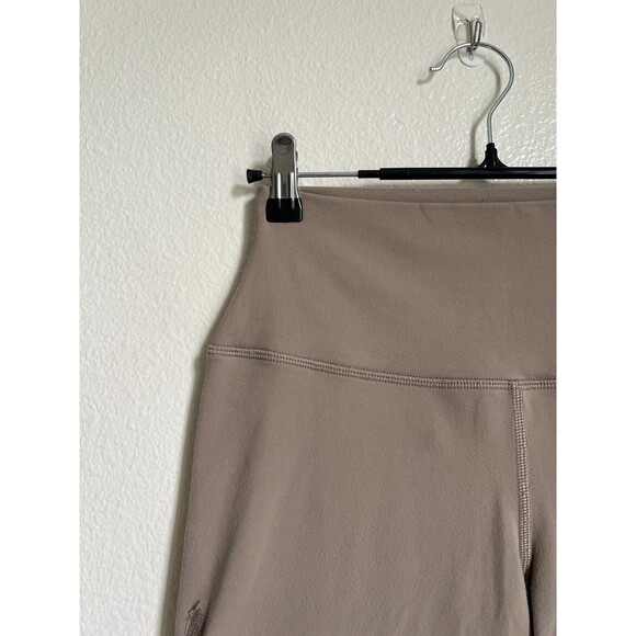 Alo Yoga High-Waist Coast Capri in Beige Size SMALL - Picture 2 of 6